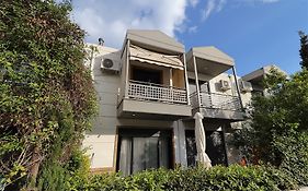 Mema'S Maisonette!